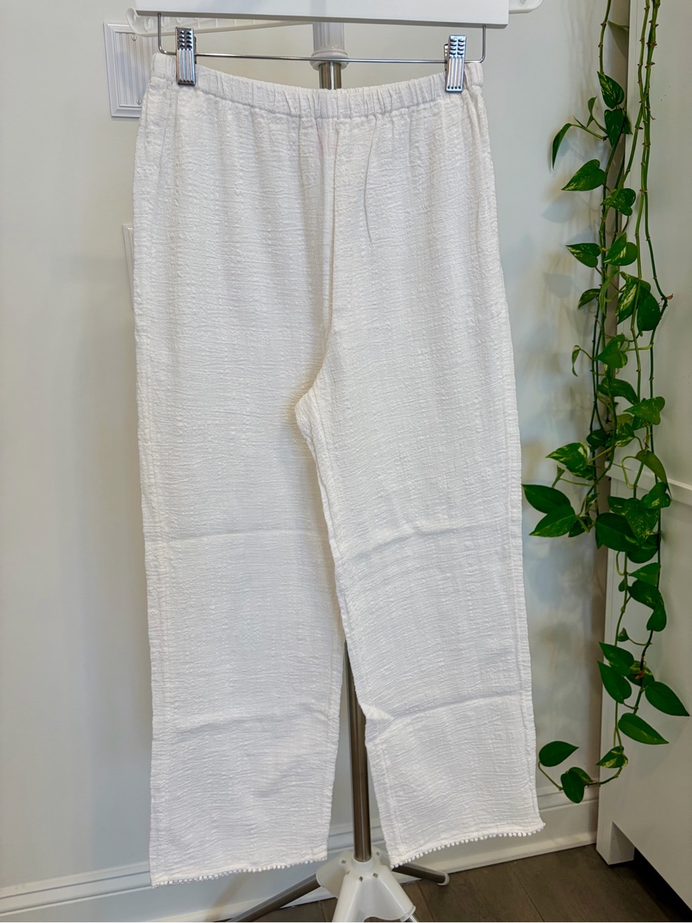 Xhilaration White Textured Elastic-Waist Chinos